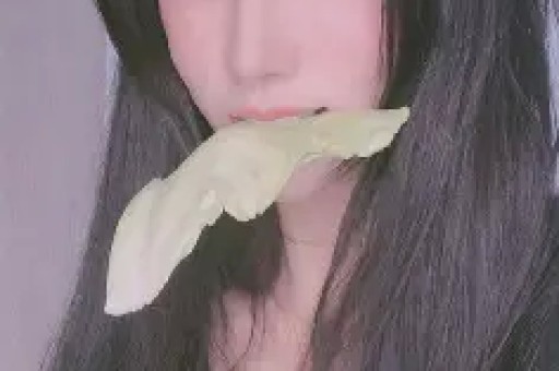 网红红毯无滤镜惊天反转：皮皮朱脸肿孙恩盛瘦成杆 全网热议撞脸原形毕露