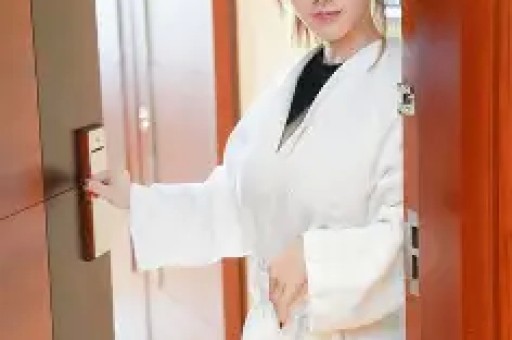 李佳琦直播间方面回应：李佳琦未婚、不退休“退出直播事业”为误读